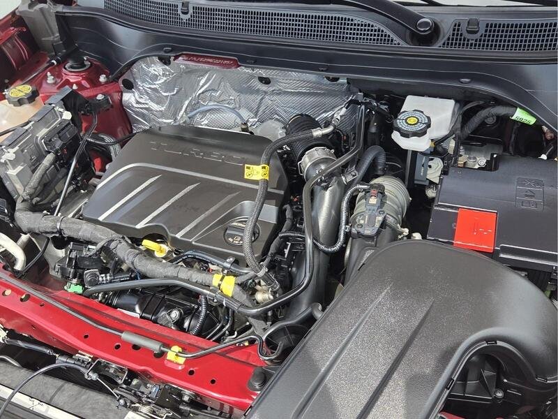 Used 2024 Crimson CHEVROLET FWD 4DR LS image 20