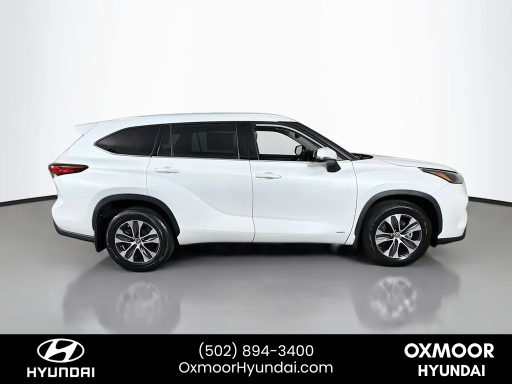 Used 2022 Wind Chill Pearl Toyota Hybrid XLE image 8