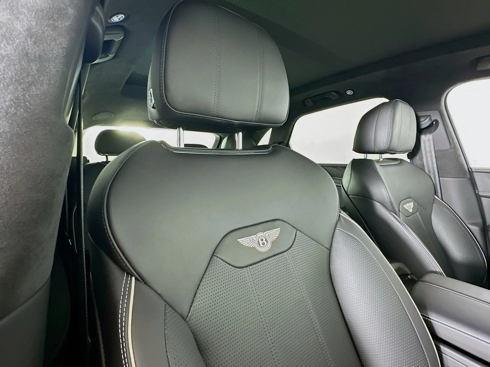 Used 2022 Black Bentley  image 69