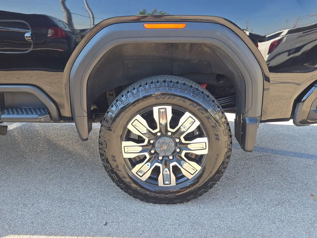 Used 2024 Black GMC Denali image 19