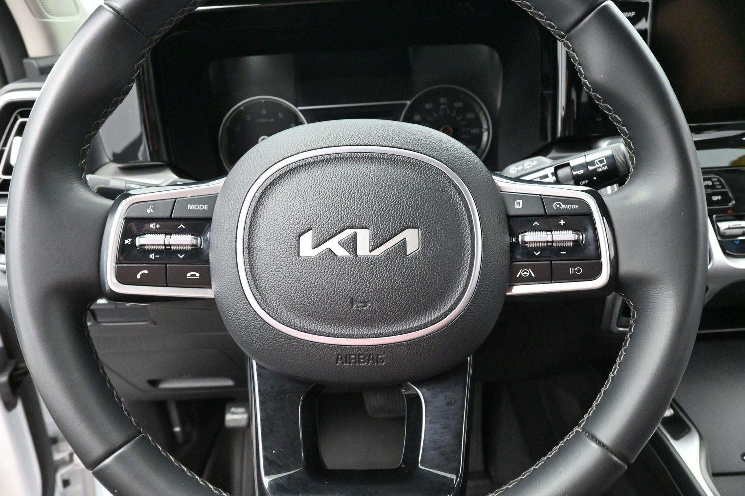 Used 2022 Glacial White Pearl Kia S image 16