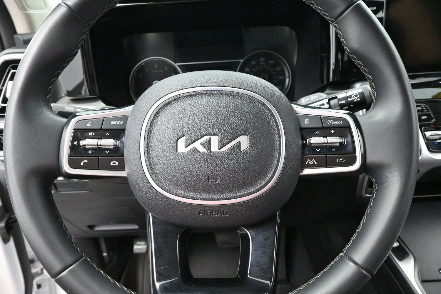Used 2022 Glacial White Pearl Kia S image 16