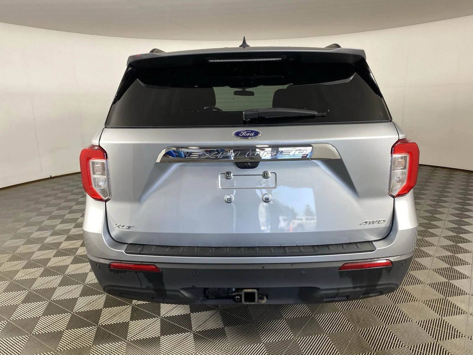 Used 2023 Iconic Silver Ford XLT image 9