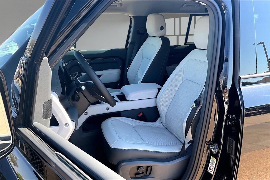 Used 2025 Black Land Rover S image 25