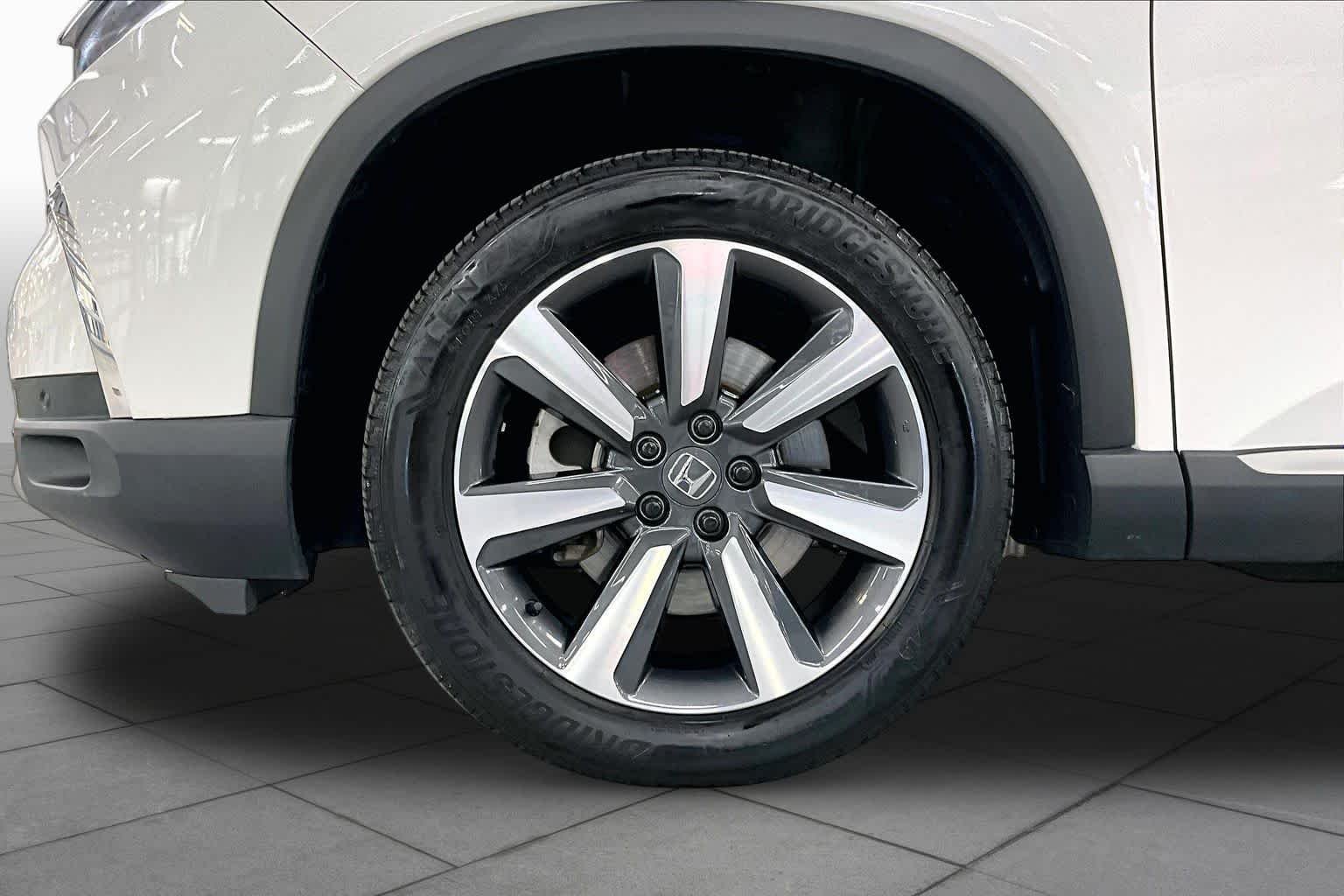 Used 2025 Platinum White Pearl Honda Touring image 11