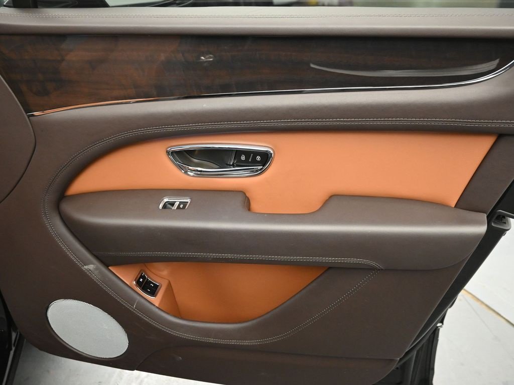 2021 BENTLEY BENTAYGA - Image 30