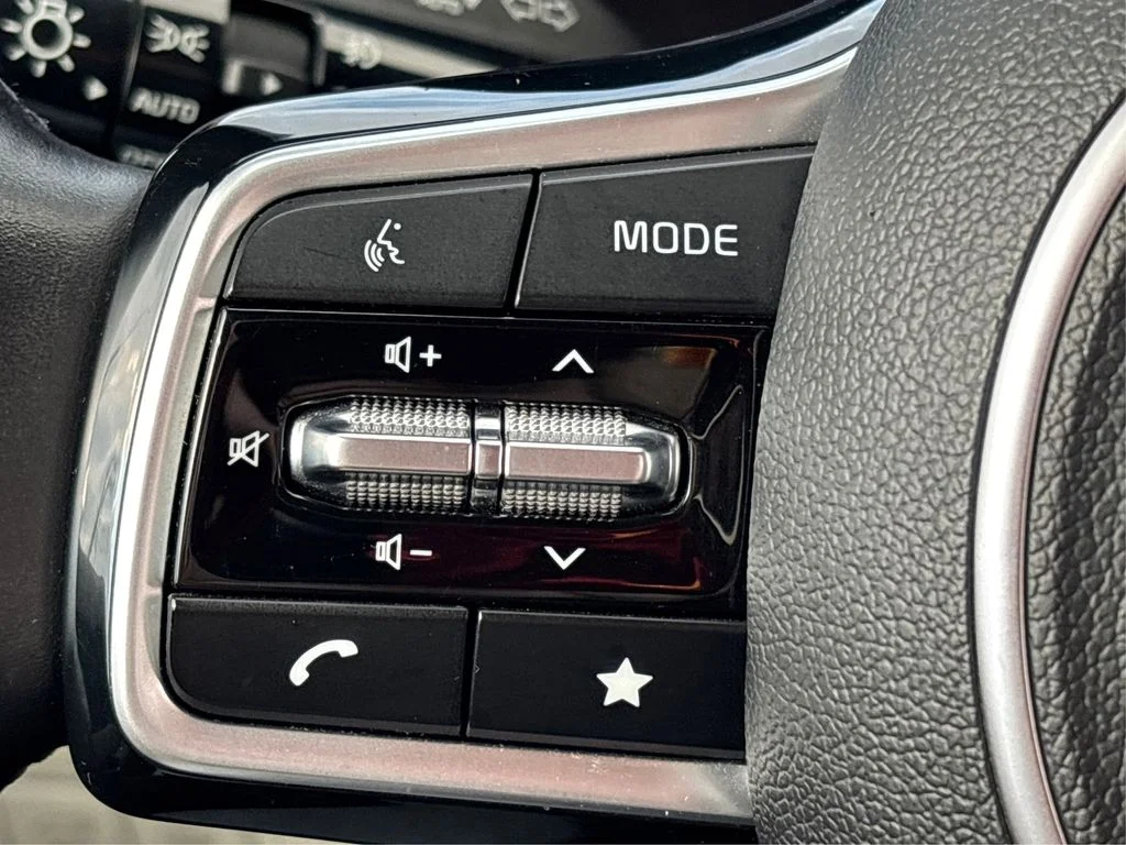 Used 2023 White Kia SX Prestige image 29