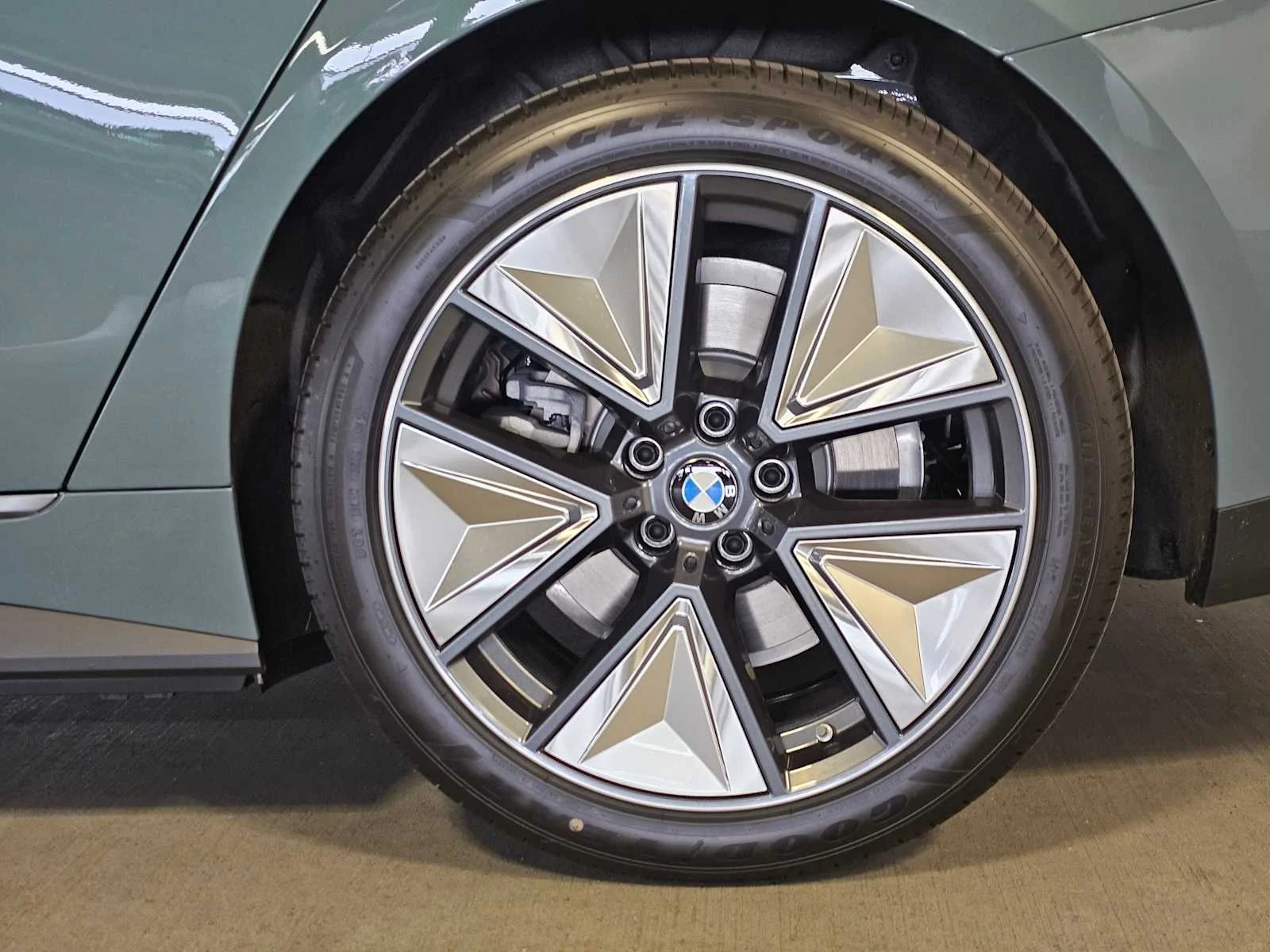 New 2026 Cape York Green Metallic BMW xDrive40 image 8