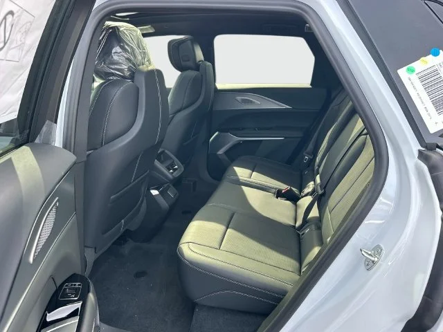 2027 Cadillac LYRIQ Premium Sport - Photo 11