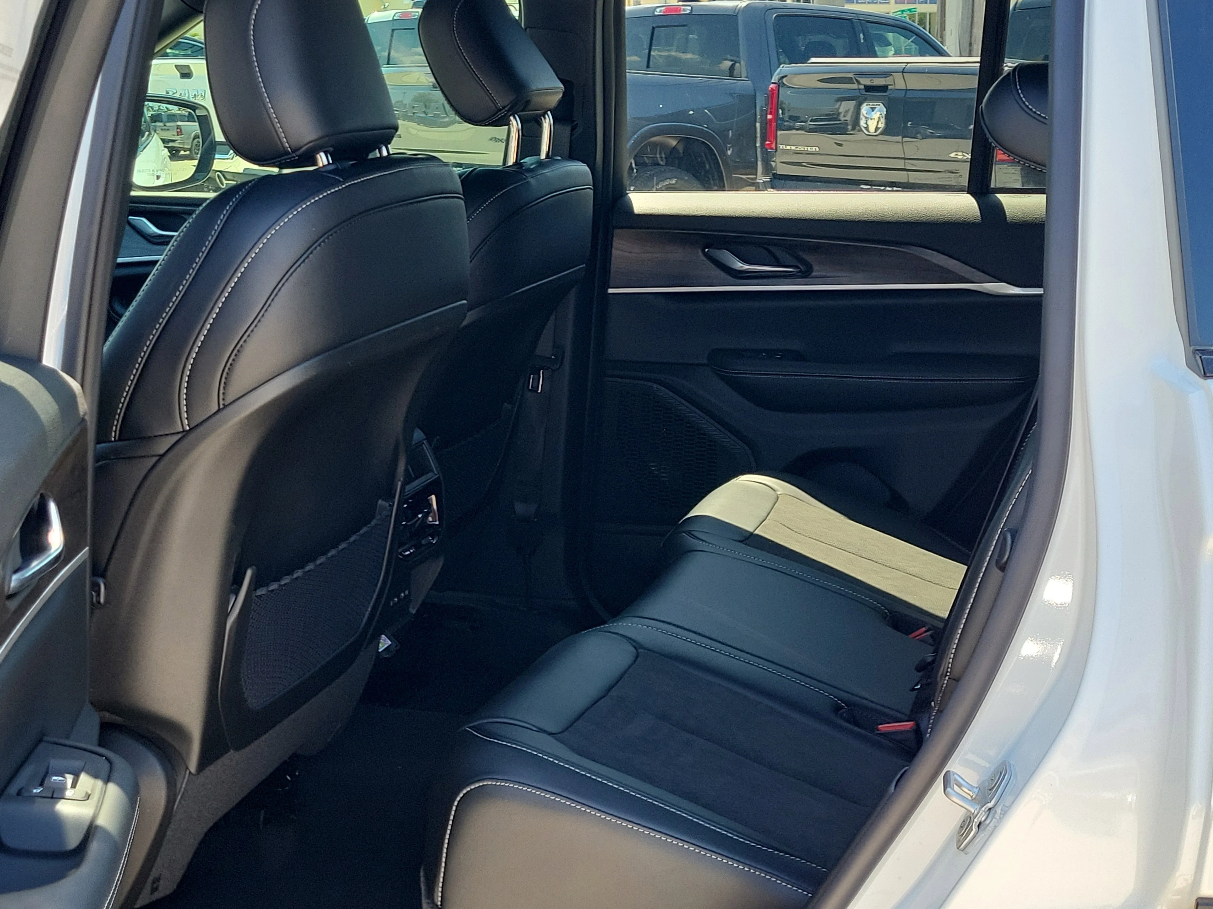 New 2026 Bright White Clearcoat Jeep Laredo Altitude image 12
