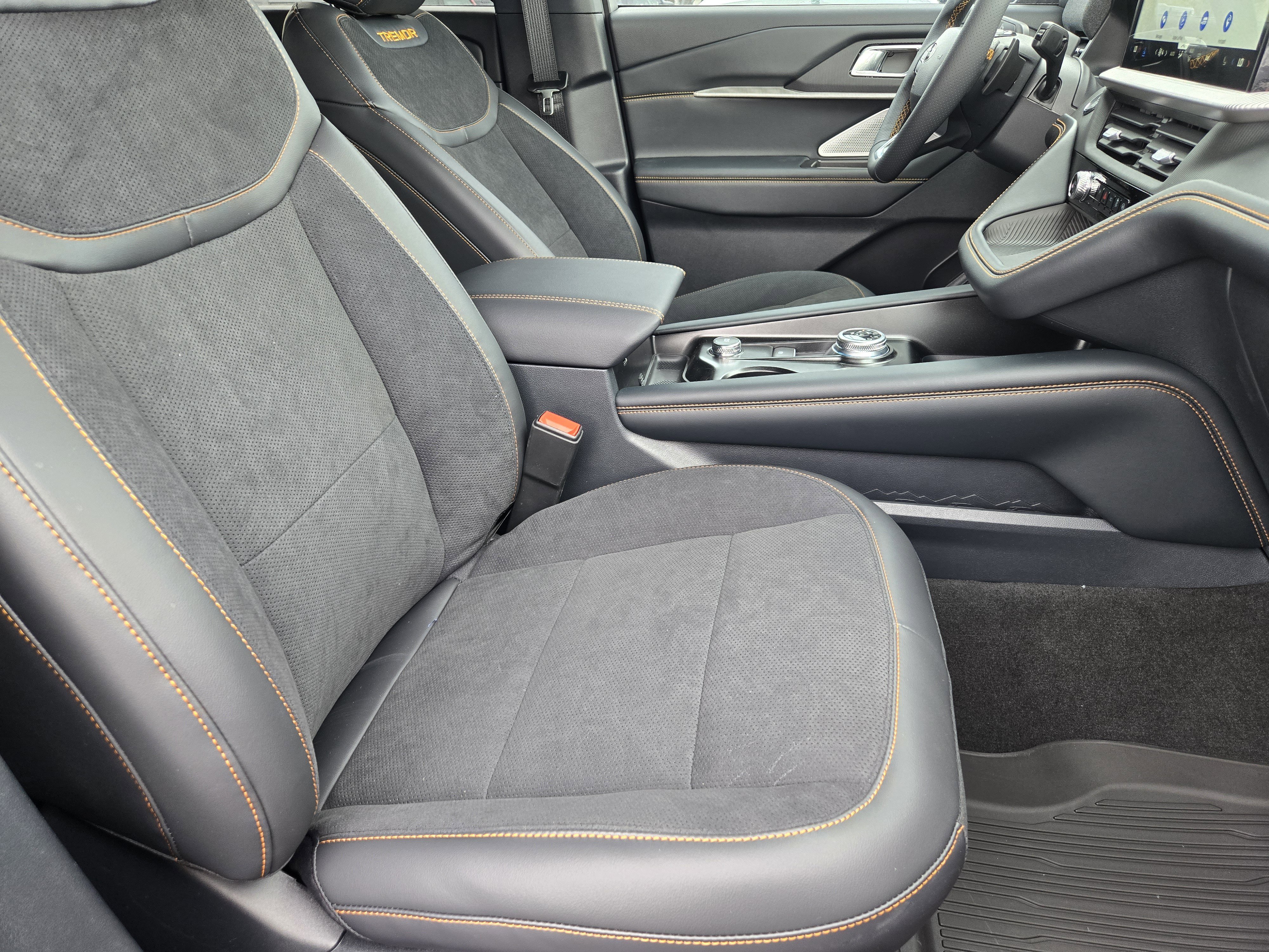 New 2026 Carbonized Gray Metallic Ford Tremor image 9