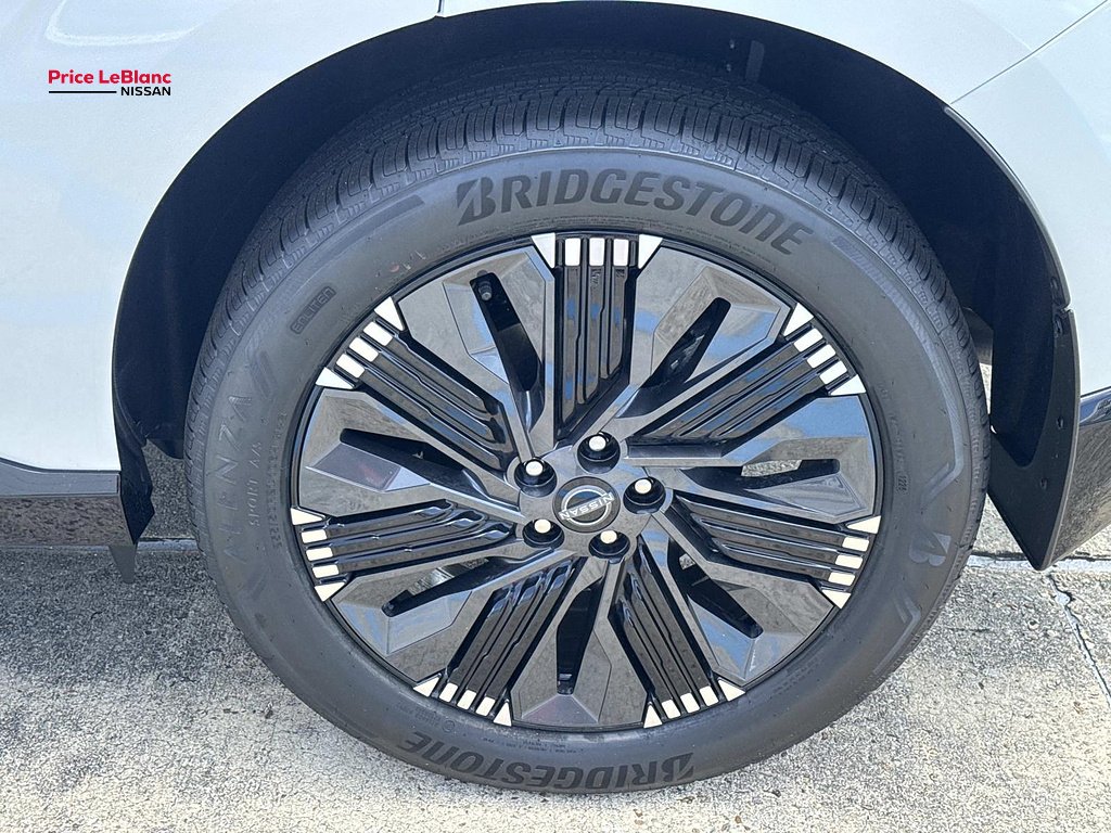 New 2026 Everest White Pearl TriCoat / Super Black Two-tone Nissan Platinum image 4