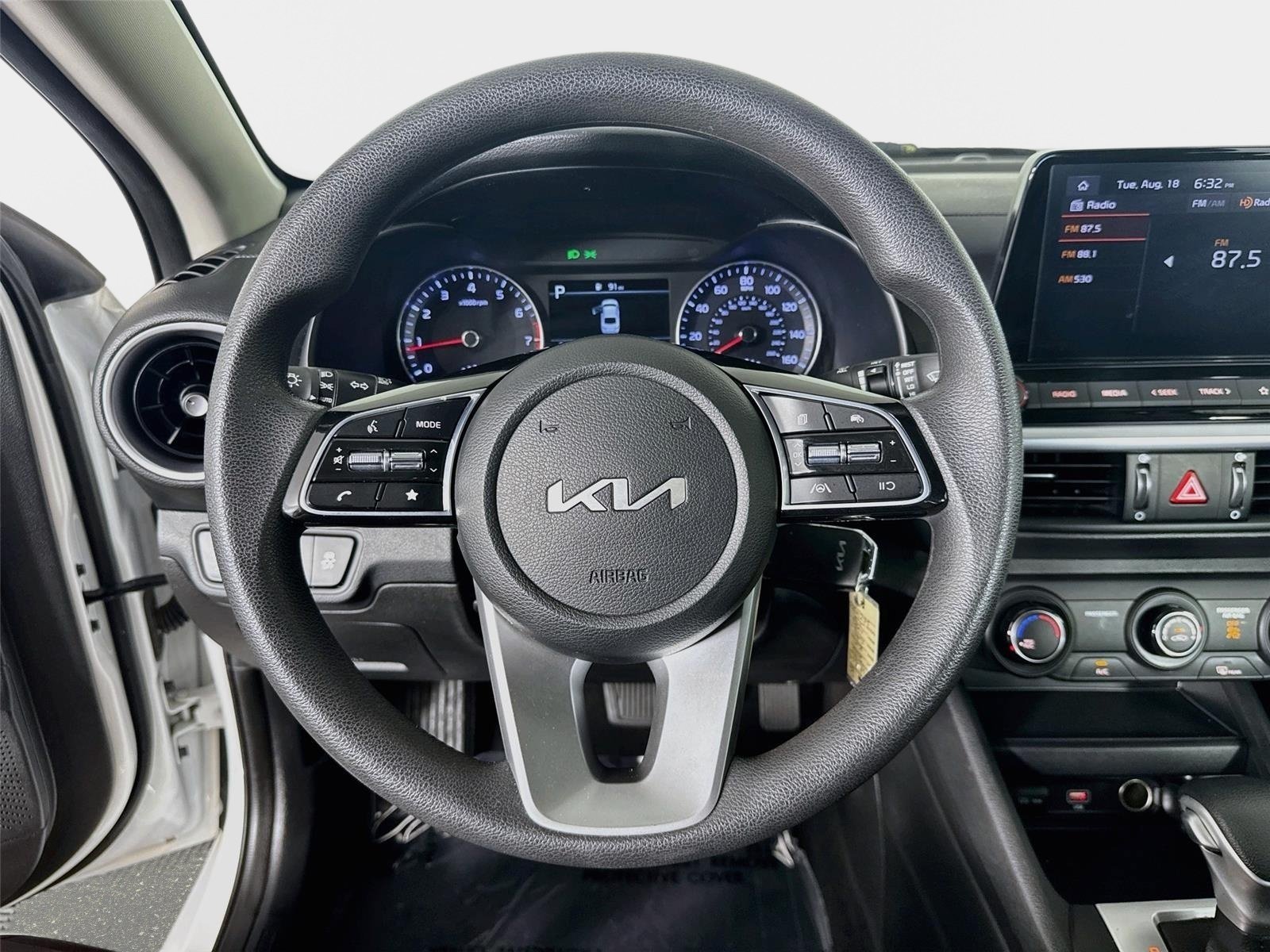 Used 2023 Snow White Pearl Kia LXS image 12