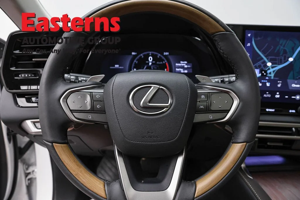 Used 2025 White Lexus 350 Luxury image 10