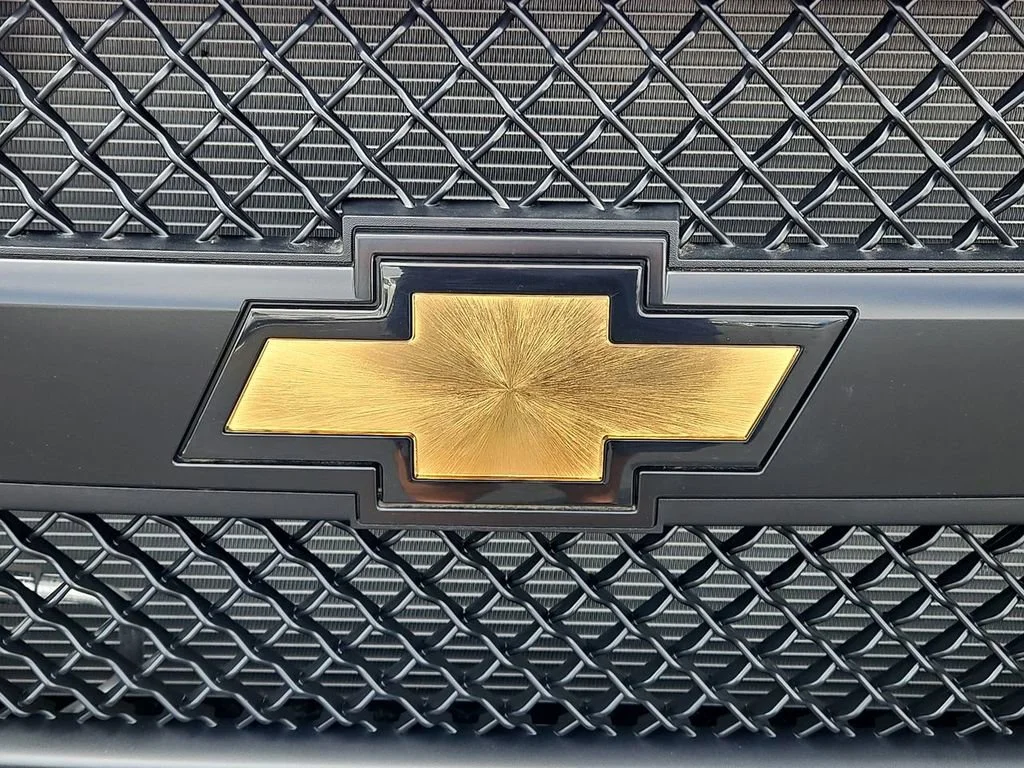 New 2026 Summit White Chevrolet WT image 22