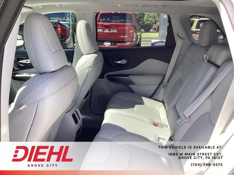 Used 2022 White Jeep Latitude Lux image 15