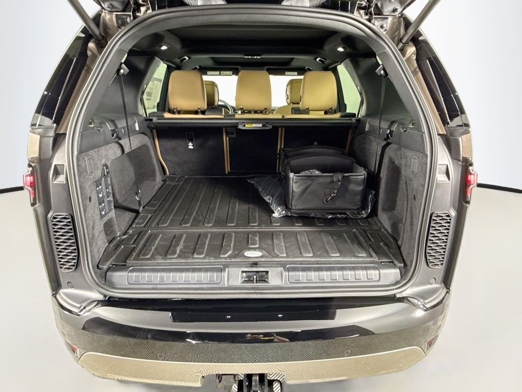 New 2026 Lantau Bronze Land Rover Dynamic SE image 21