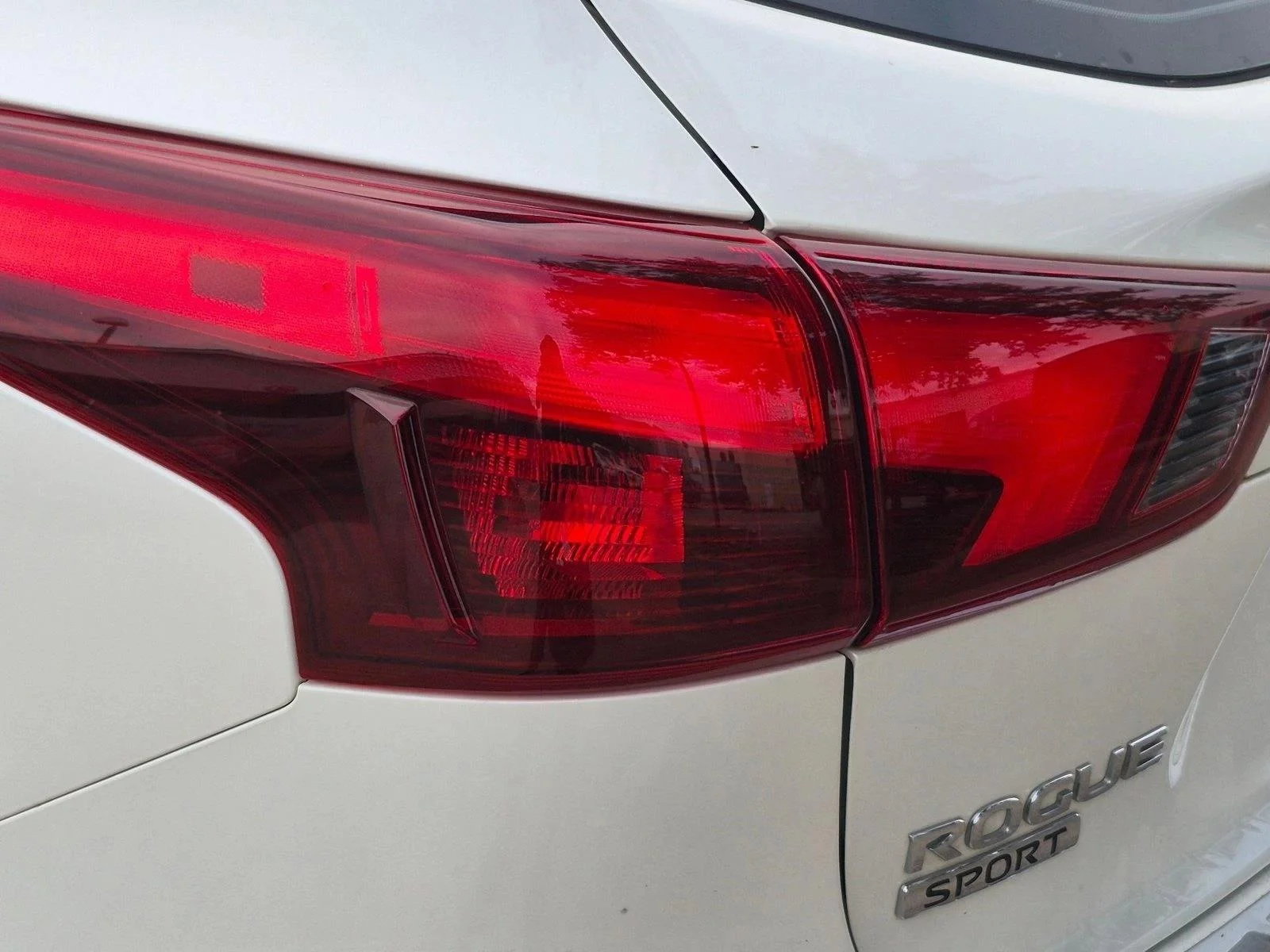 Used 2019 Pearl White Tricoat Nissan SL image 15