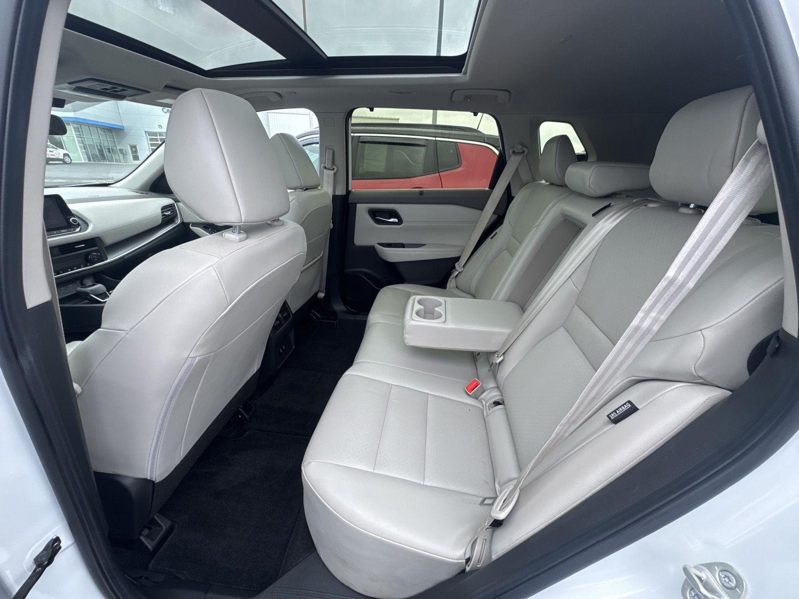 Used 2024 Everest White Pearl Nissan SV image 9