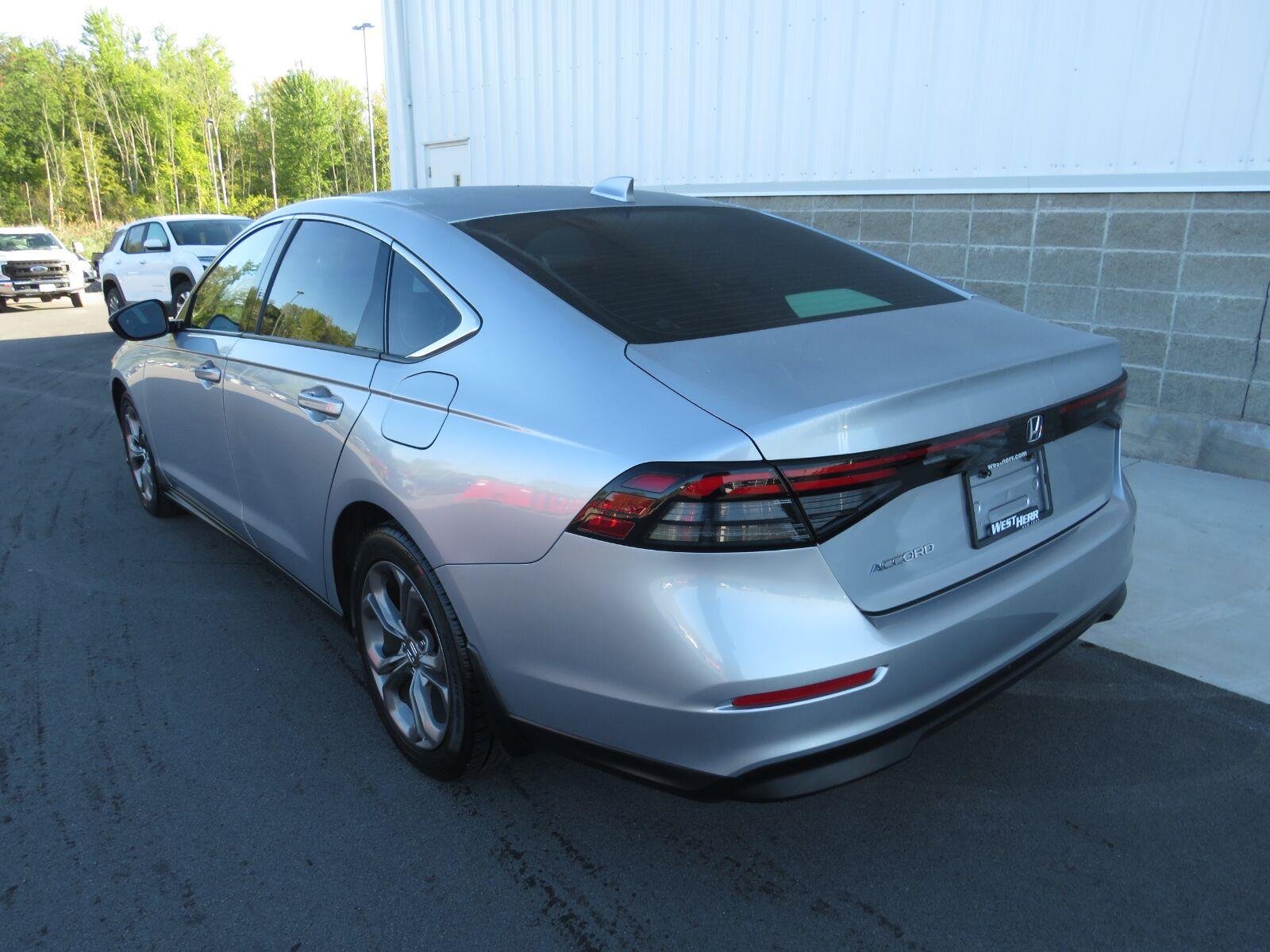 Used 2024  Honda EX image 16