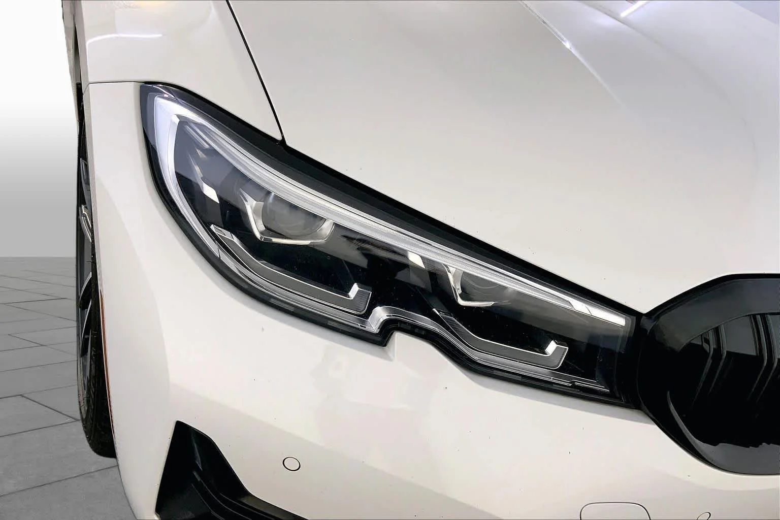 Used 2022 Alpine White BMW 330i xDrive image 27