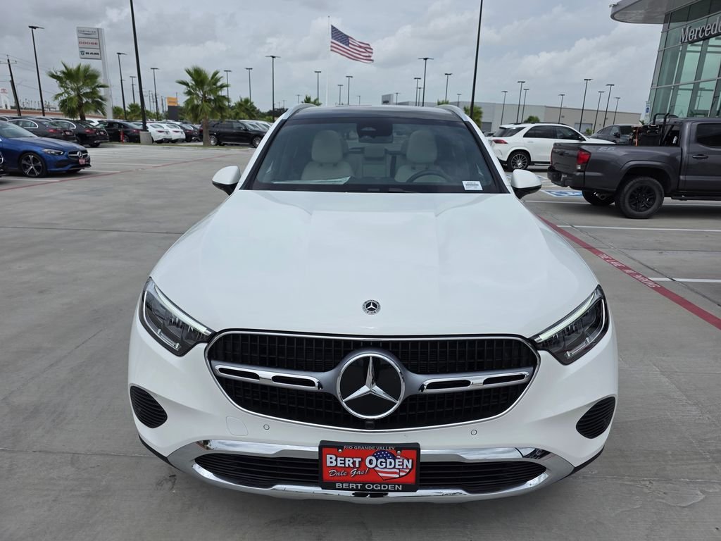 New 2026 Polar White Mercedes-Benz GLC 300 image 2