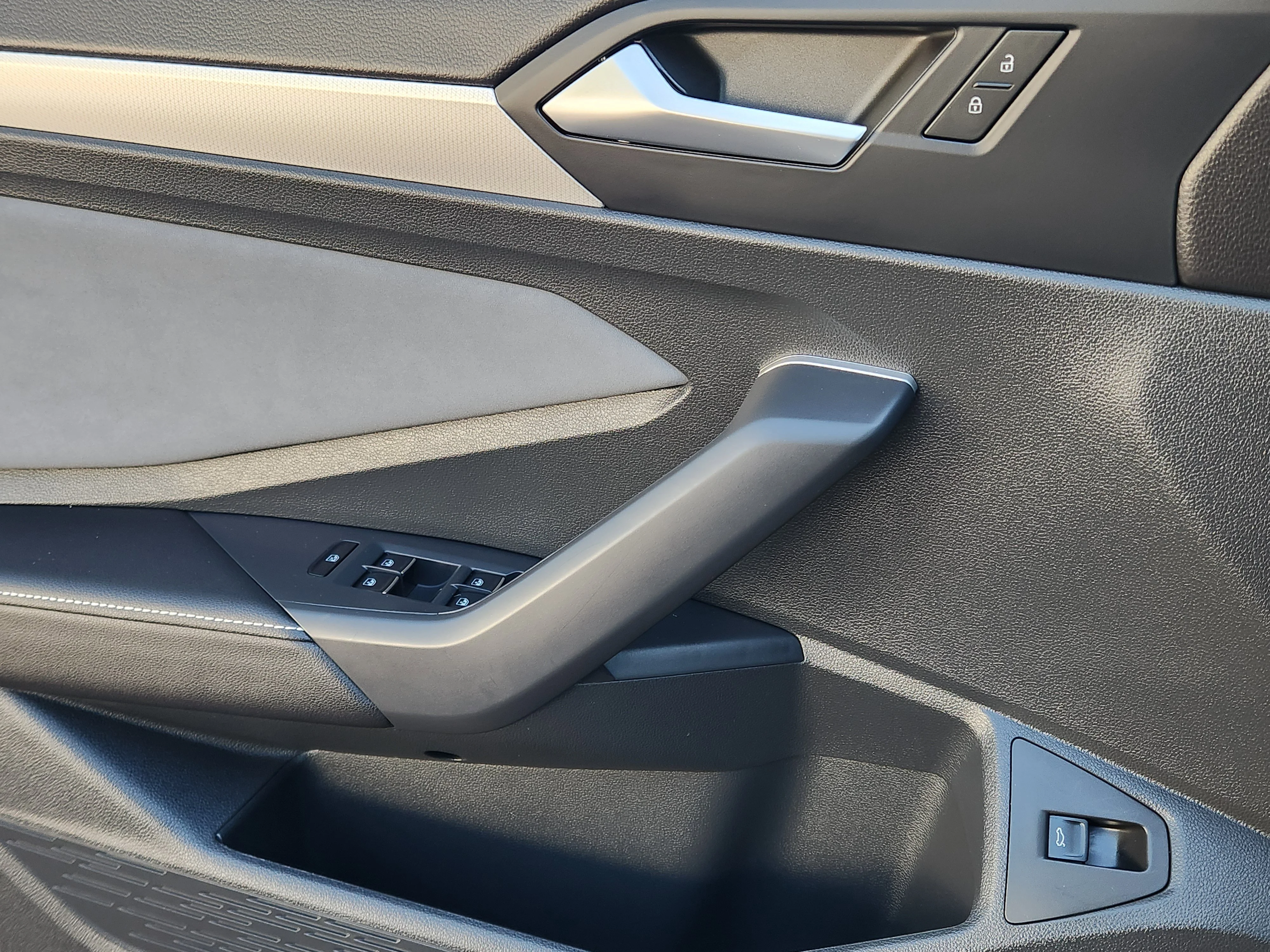 2025 Volkswagen Jetta SE - Photo 6
