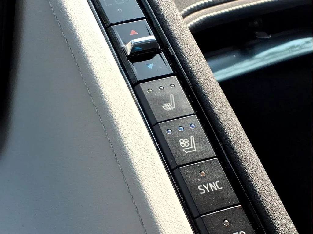 Used 2020 White Chevrolet Stingray image 5