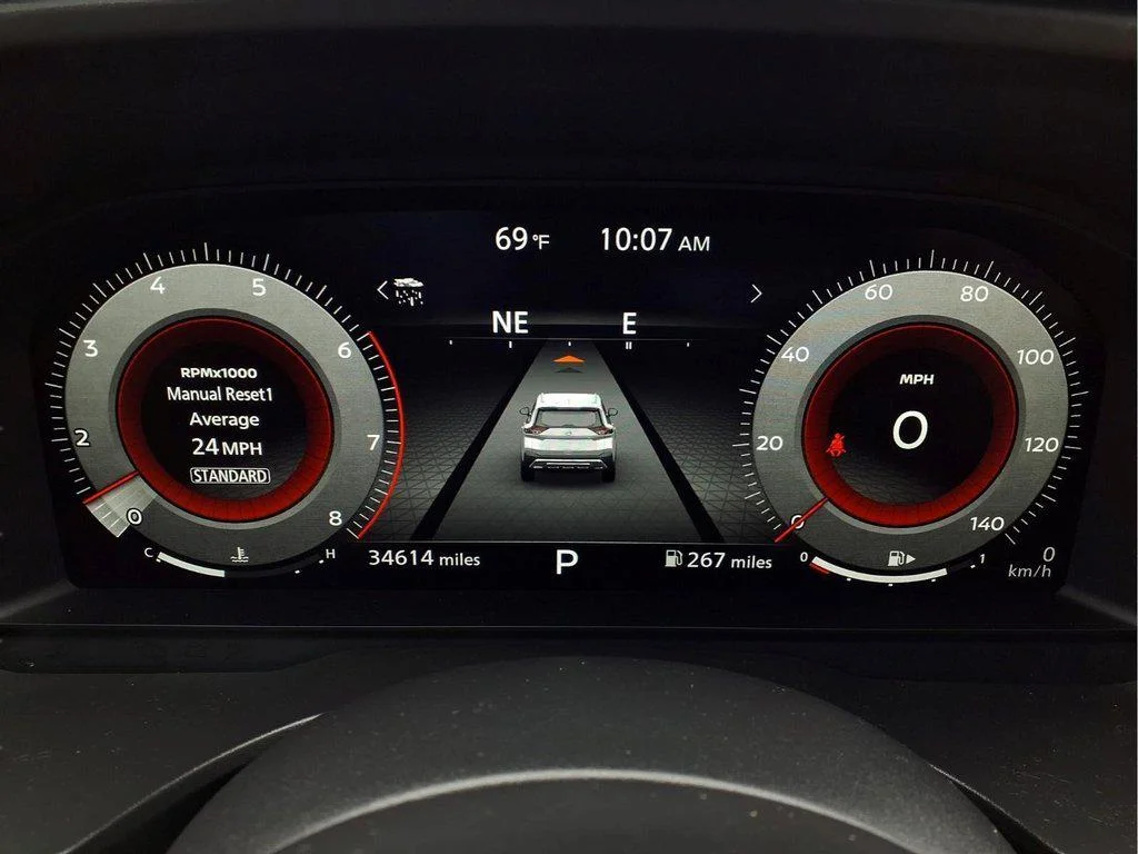 Used 2022 Champagne Silver Metallic Nissan Platinum FWD image 18