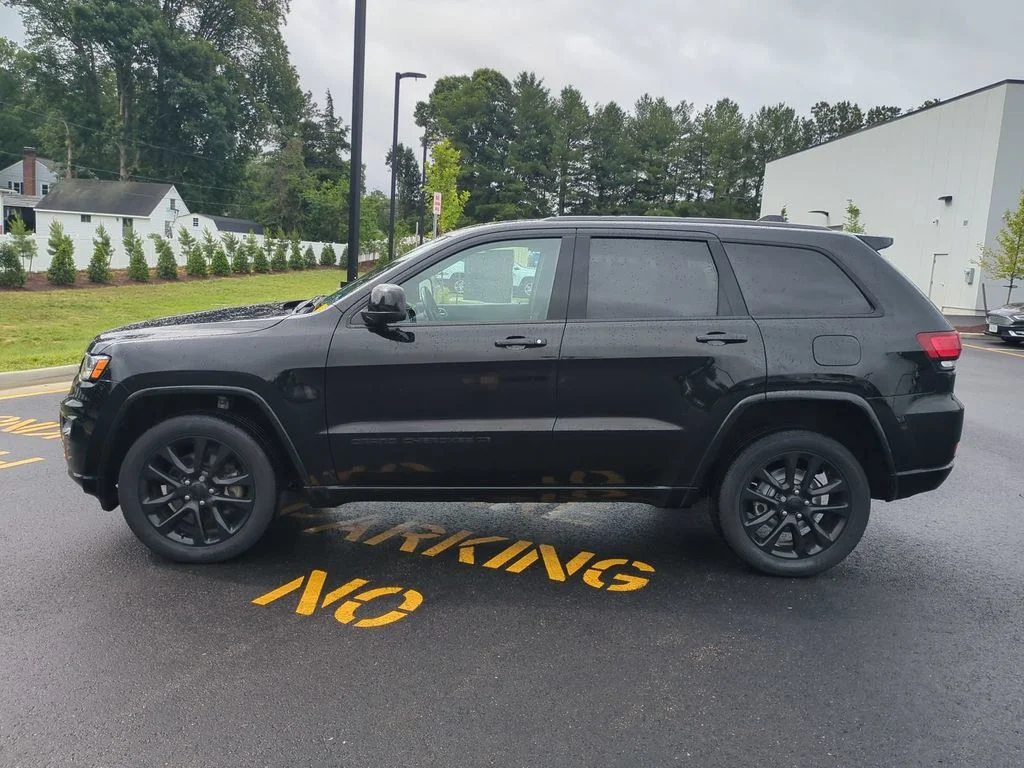Used 2022 Black Jeep Laredo X image 7