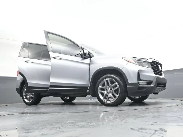Used 2023 Lunar Silver Metallic Honda EX-L image 41