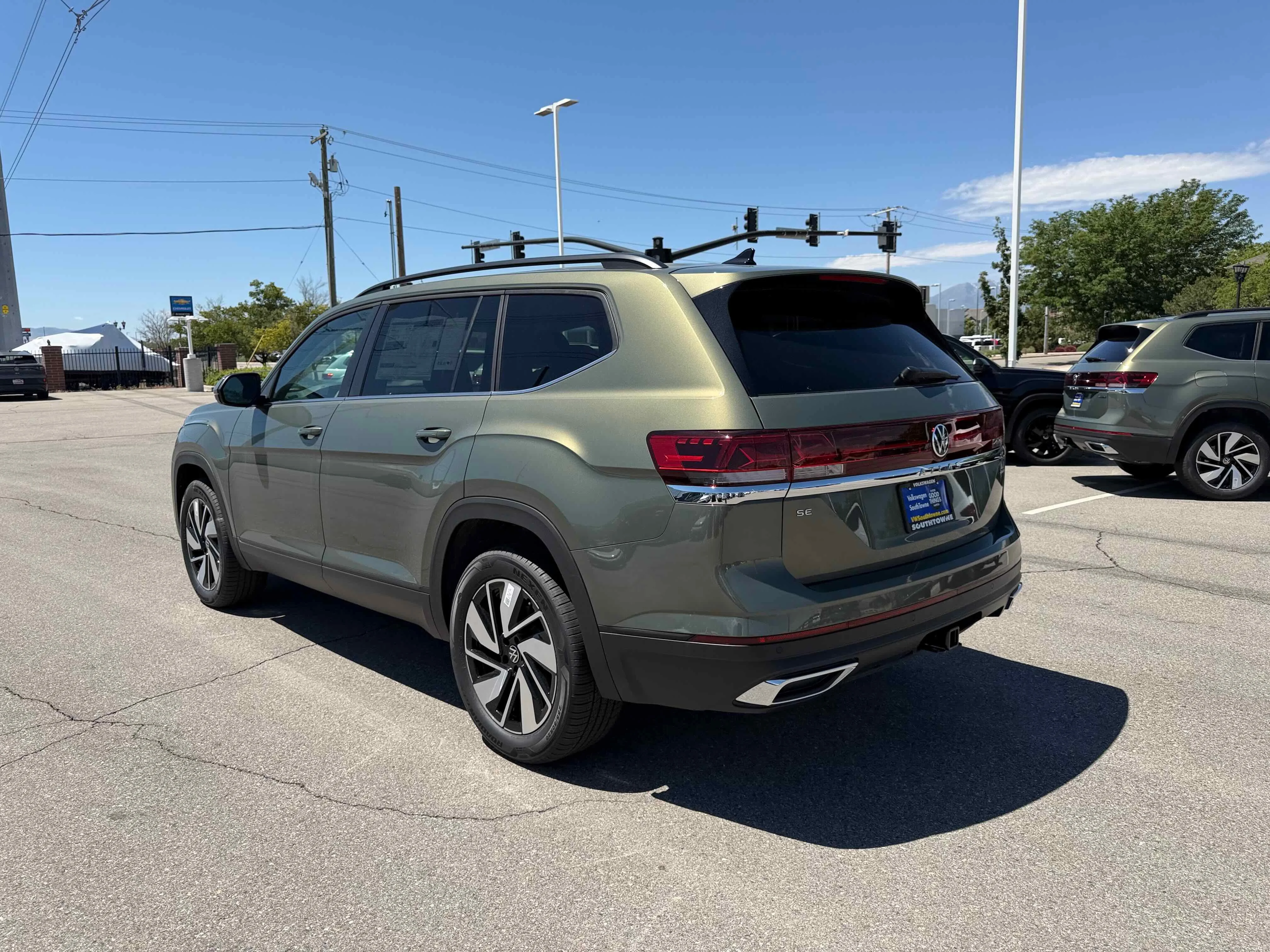 New 2026 Green Volkswagen 2.0T SE w/Technology image 4