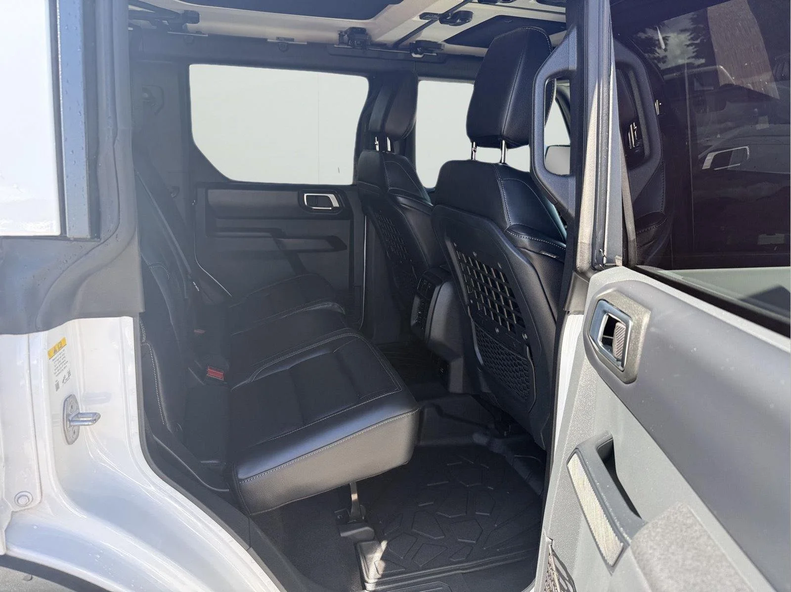 Used 2025 Oxford White Ford Badlands image 13