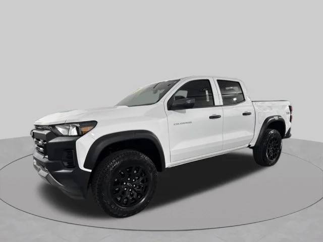 Used 2025 White Chevrolet Trail Boss image 3