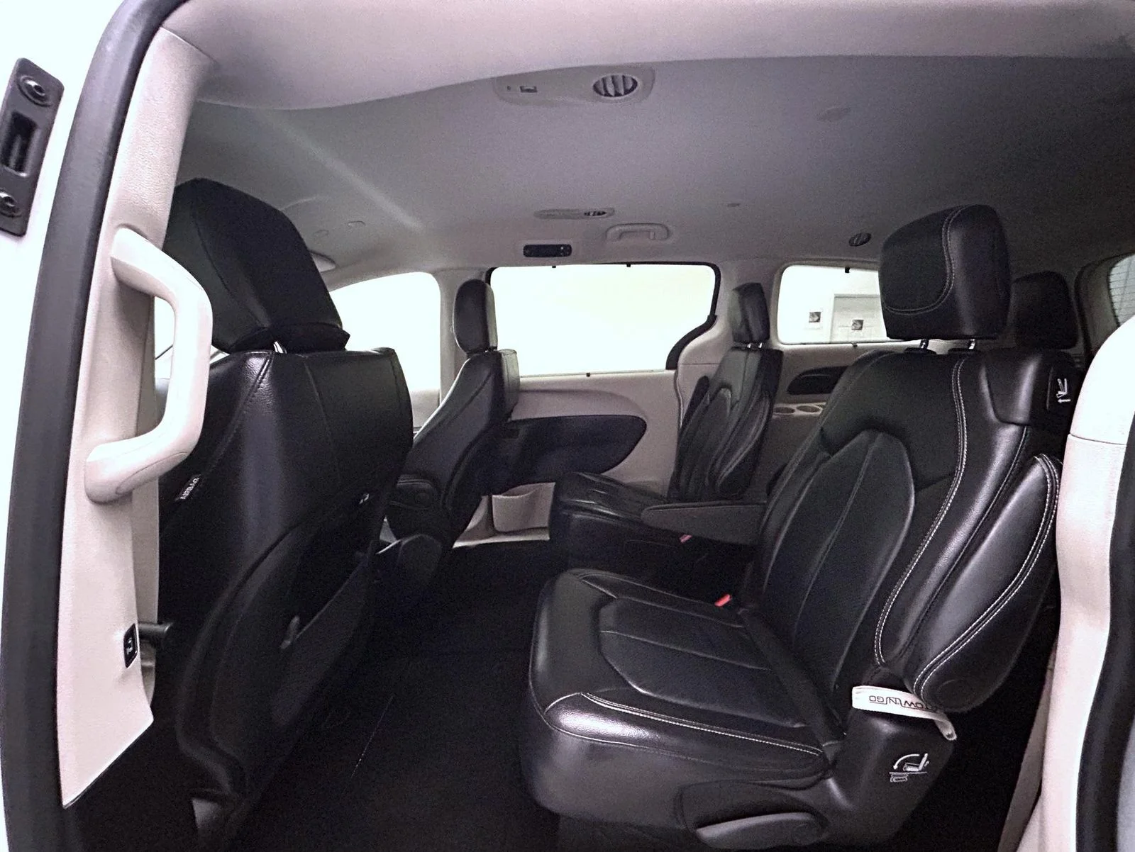 Used 2022 White Chrysler Touring L image 19