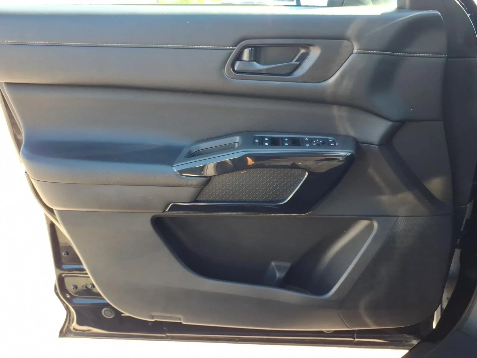 Used 2024 Super Black Nissan SV image 29