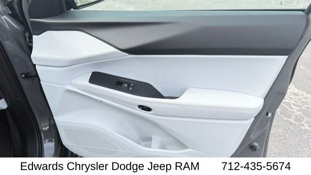 New 2026 Sting-Gray Clear-Coat Exterior Paint Jeep Laredo image 35