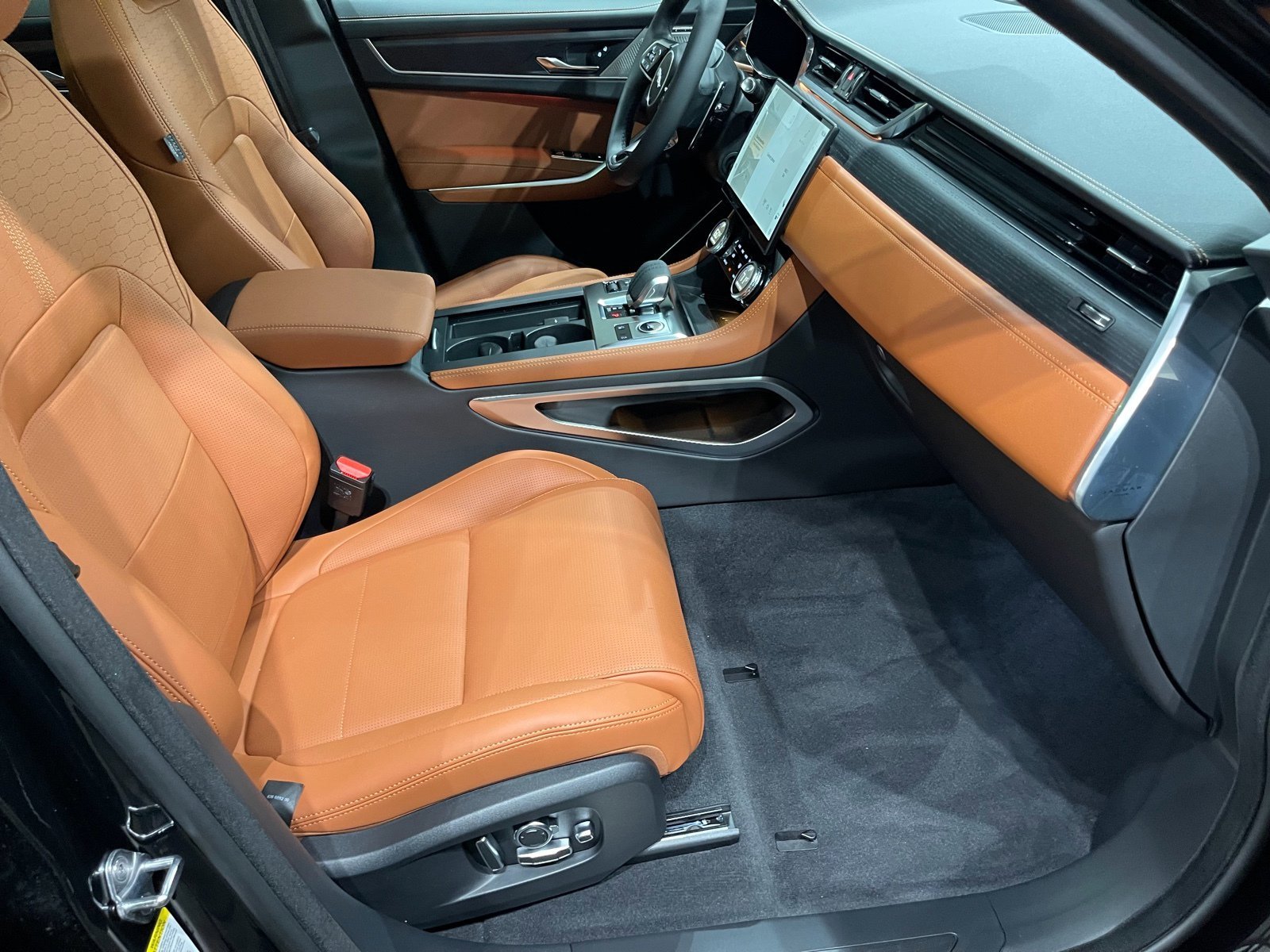 2026 Jaguar F-Pace R-Dynamic S - Photo 24