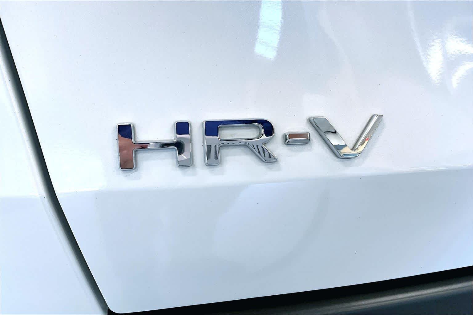 Used 2025 Platinum White Pearl Honda Sport image 31