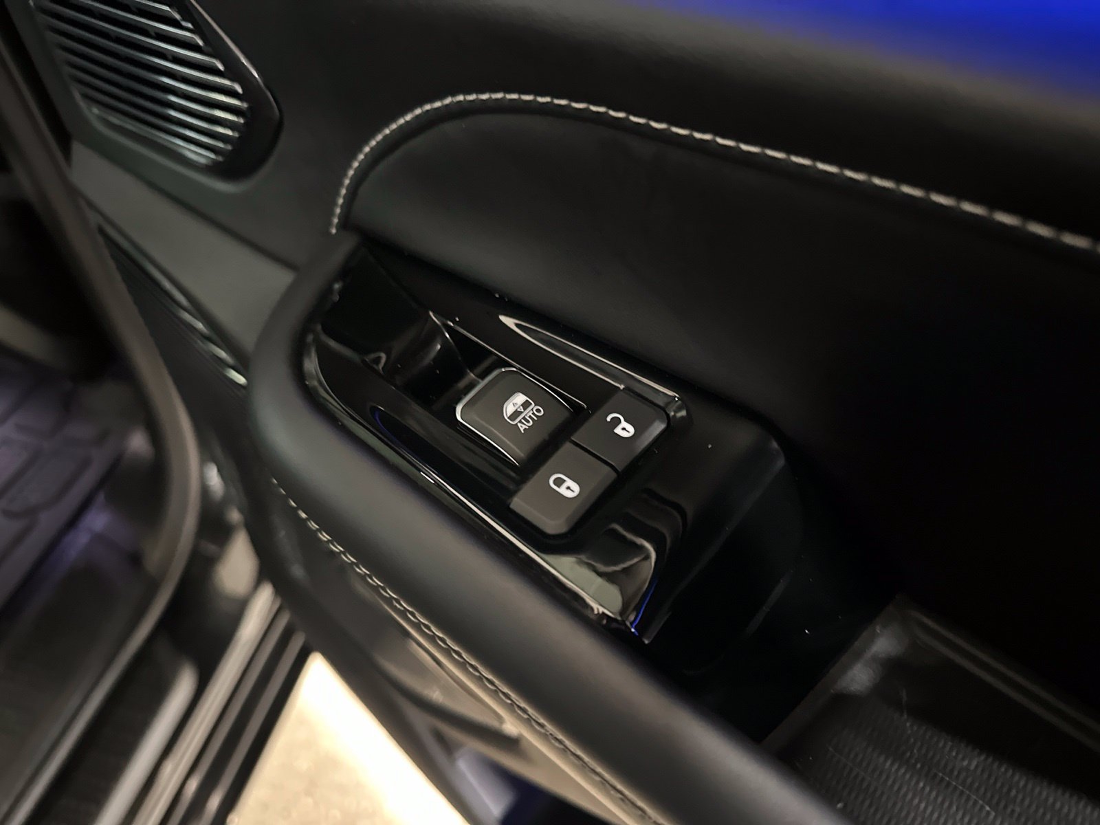 Used 2023 Black Jeep Overland image 42