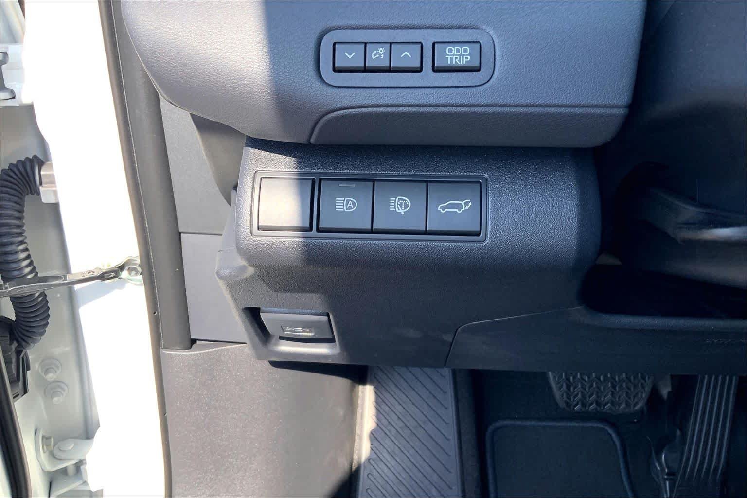 New 2026 Wind Chill Pearl Toyota XLE image 20