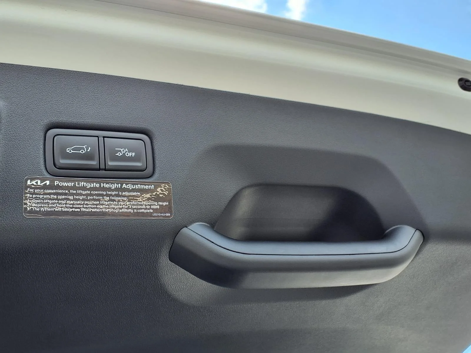 New 2027 Glacial White Pearl Kia X-Line SX image 19