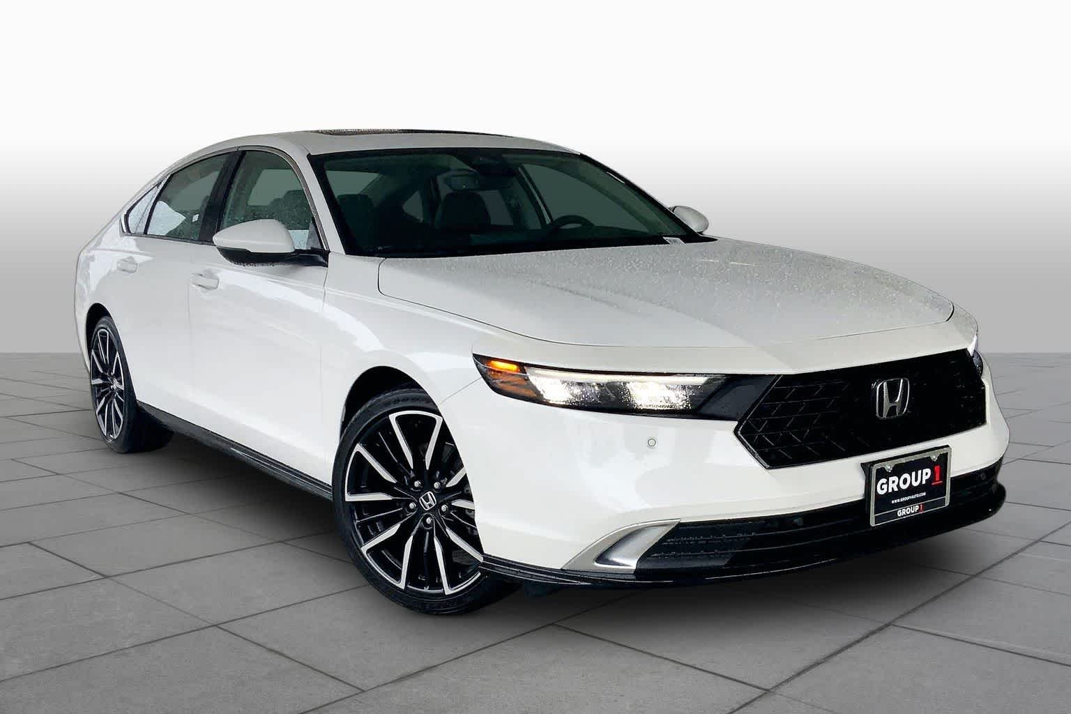 New 2026 Platinum White Pearl Honda Touring Hybrid image 2