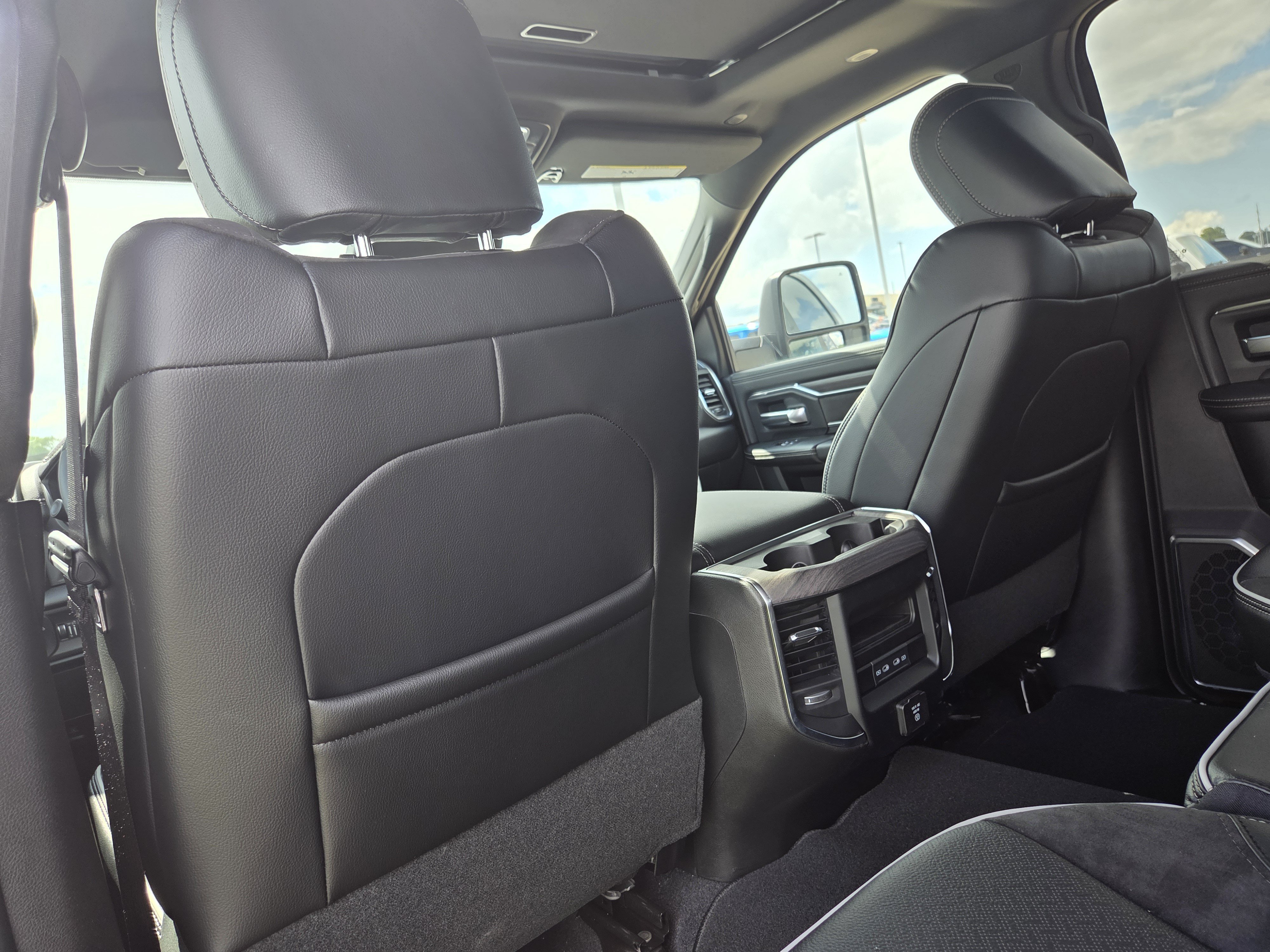 New 2026 Granite Crystal Metallic Clearcoat Ram Laramie image 24