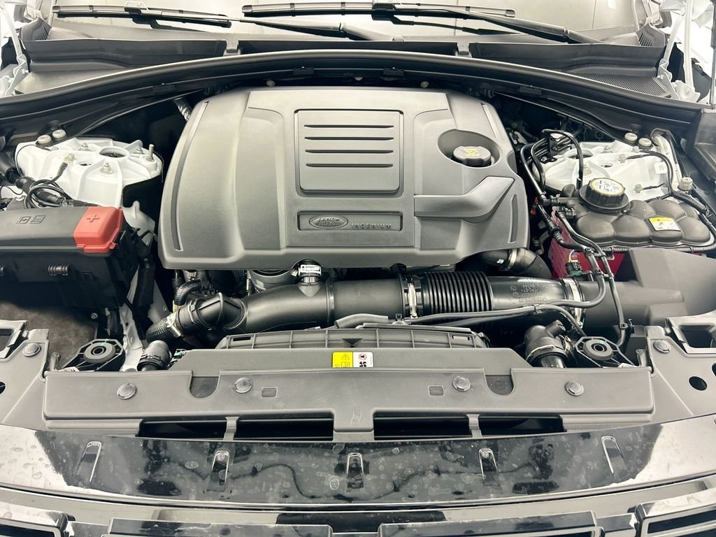 New 2026 Fuji White LAND ROVER Dynamic SE image 28