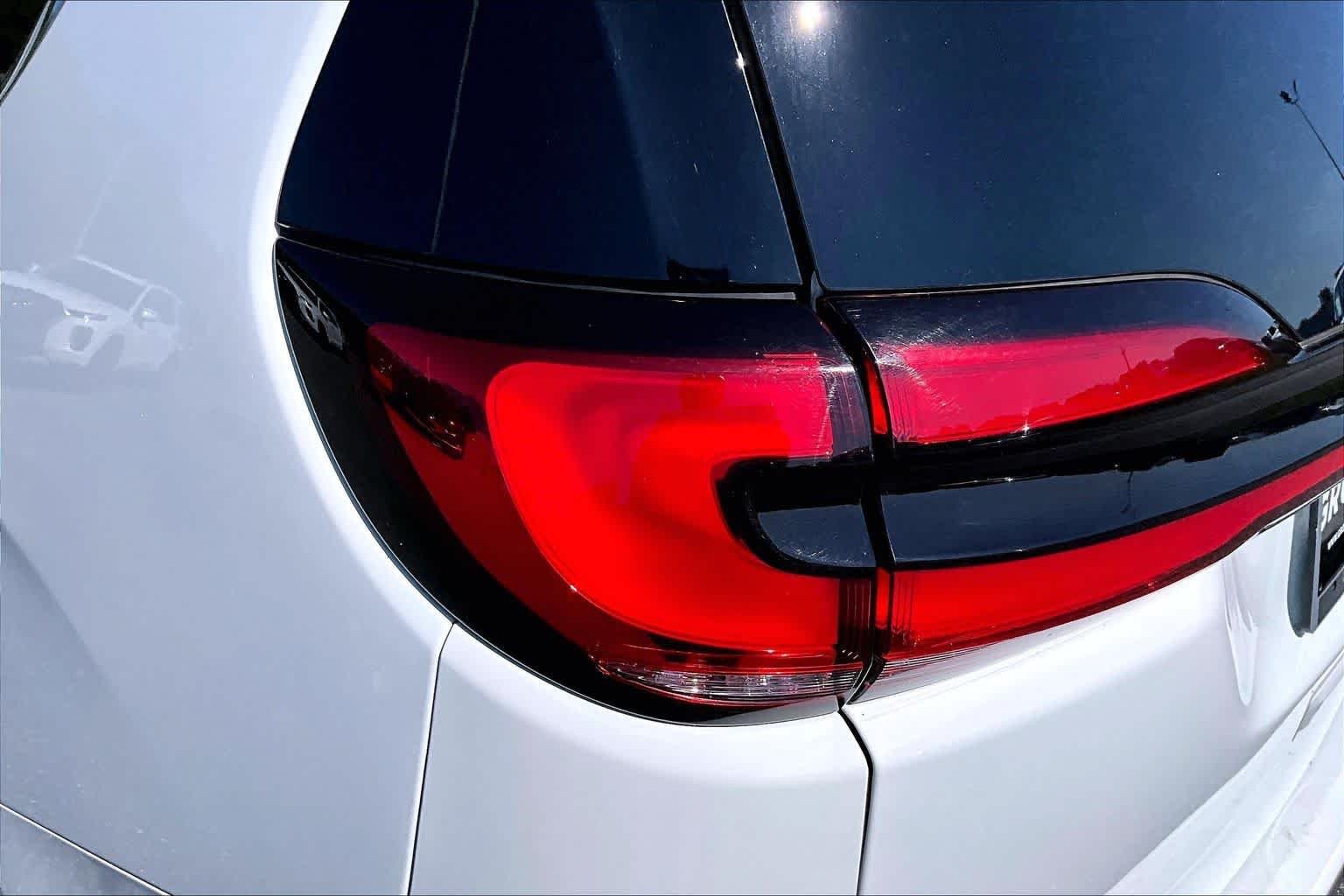 Used 2023 Bright White Clearcoat Chrysler Touring L image 27