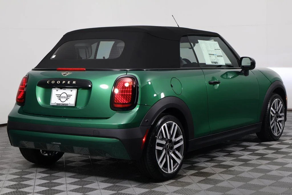 New 2026 British Racing Green MINI Signature Plus image 2