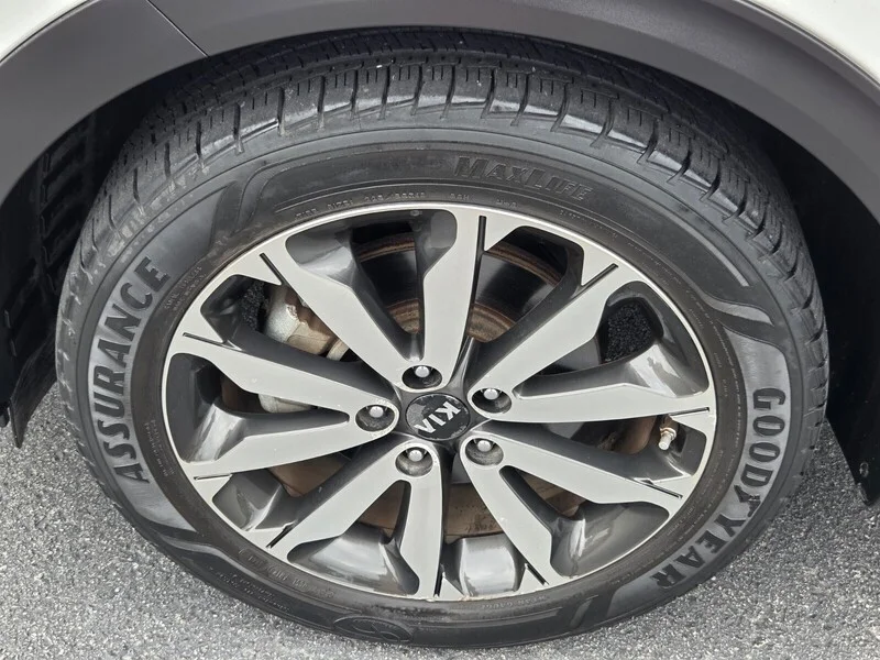 Used 2017 Snow White Pearl KIA EX FWD image 16