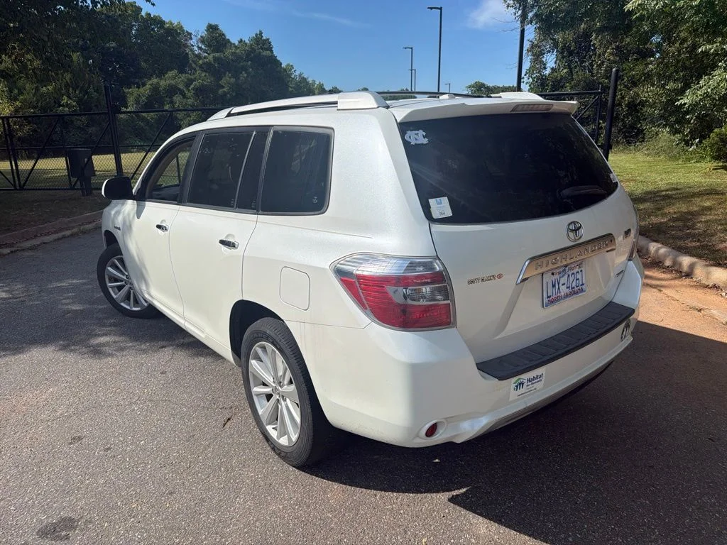 Used 2010 White Toyota Limited image 13