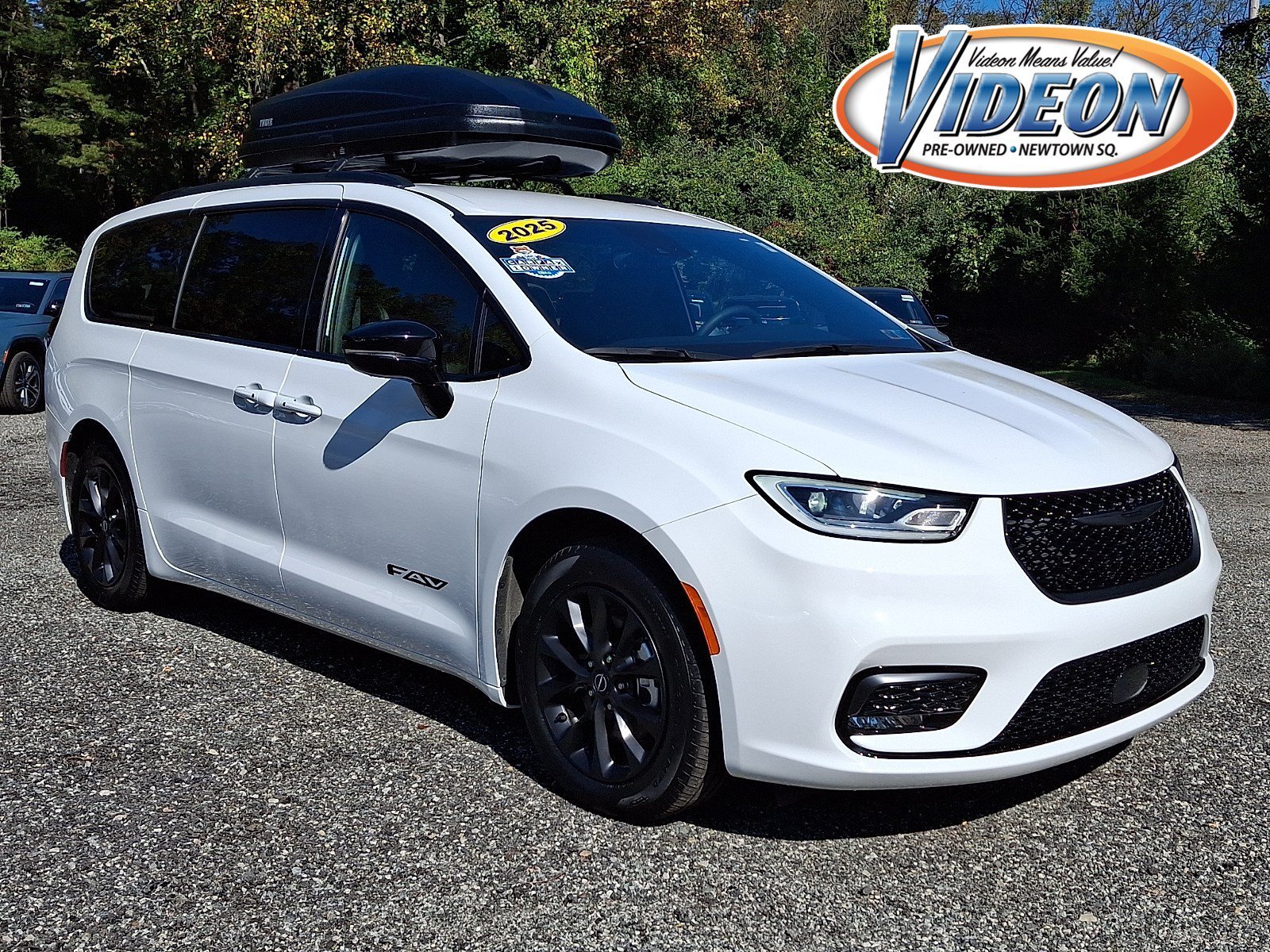 2025 Chrysler Pacifica Select